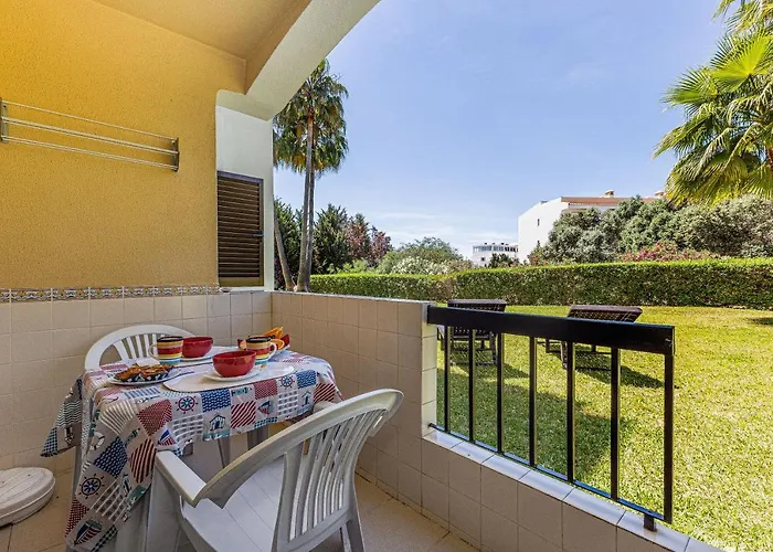 Yangmar By Alzira Αλμπουφέιρα