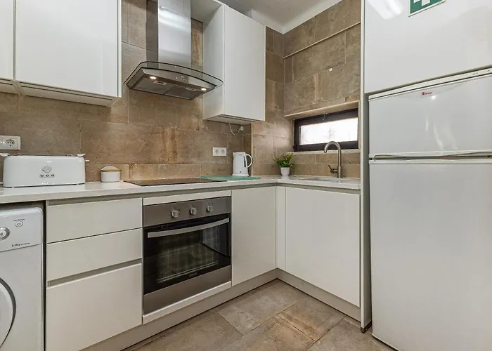 Yangmar By Alzira Apartman *